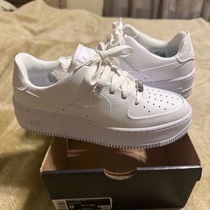 BRANS NEW IN BOX WOMEN’S AF1 SAGE LOW NIKE SIZE 8